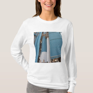Camiseta O segundo motor de foguete sólido é movido para o