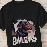 Camiseta O simples nome Legal e foto de Pet<br><div class="desc">Esta design simples e moderna é composta por uma tipografia moderna e simples de escrita lúdica. Adicione uma foto personalizada do seu cão,  gato,  filhote ou gatinho</div>