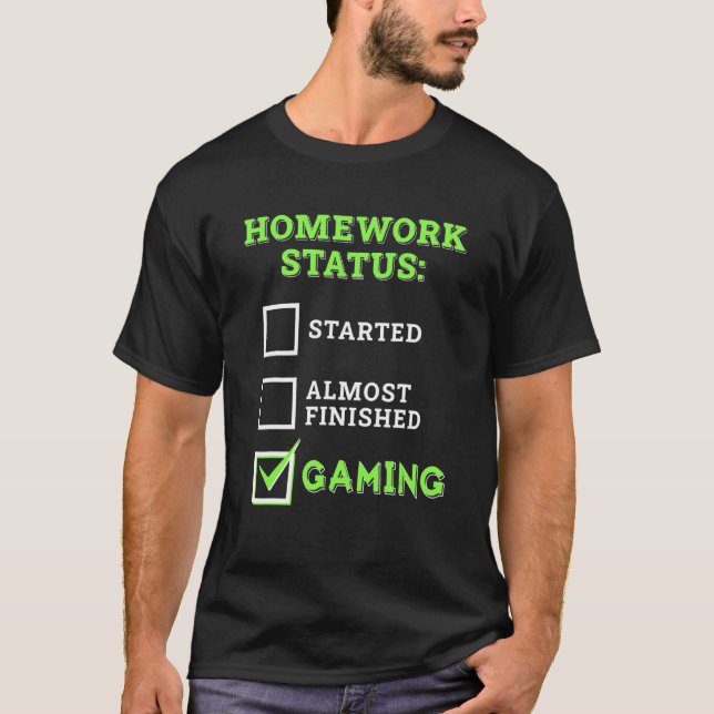 Camiseta O Status Do Trabalho De Casa Começou Quase A Jogar (Frente)