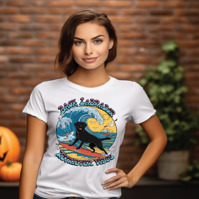 Camiseta O surfador Black Labrador Retriever (Criador carregado)