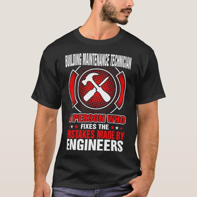 Camiseta O Técnico De Manutenção Corrige Erros Por Engenhei (Frente)