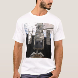 Camiseta O telescópio espacial Hubble é lançado