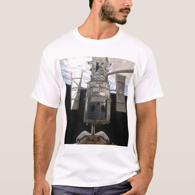 Camiseta O telescópio espacial Hubble é lançado (Frente)