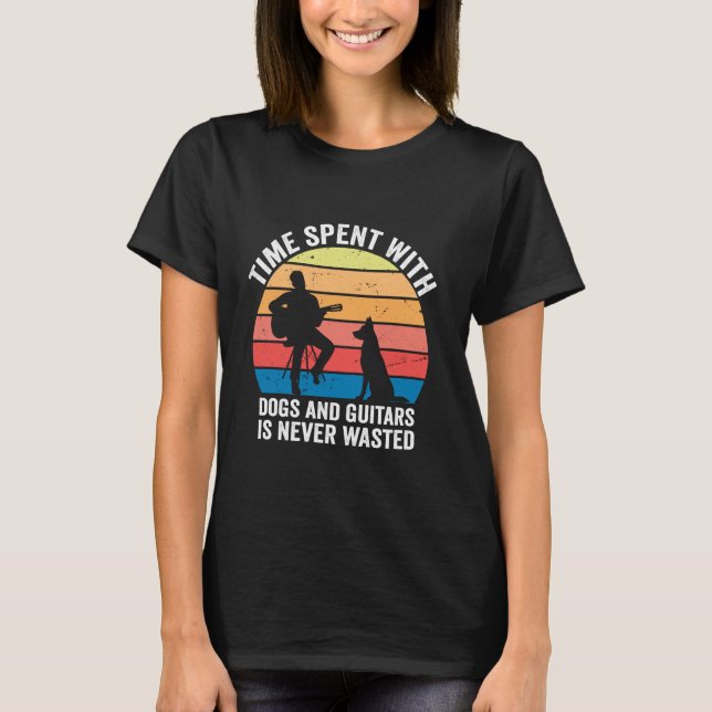 Camiseta O tempo gasto com cães e guitarras nunca é desperd (Frente)
