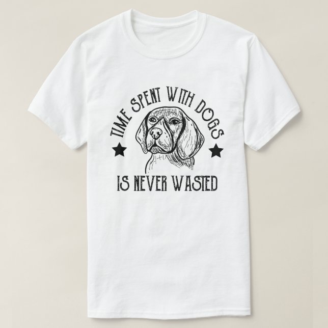Camiseta O tempo passado com cães nunca é desperdiçado. (Frente do Design)