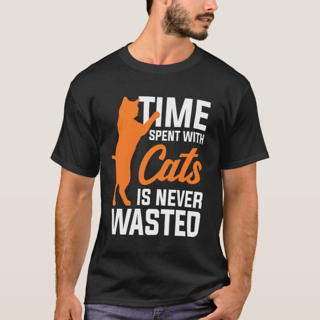Camiseta O Tempo Passado Com Gatos Nunca É Perdido (Frente)