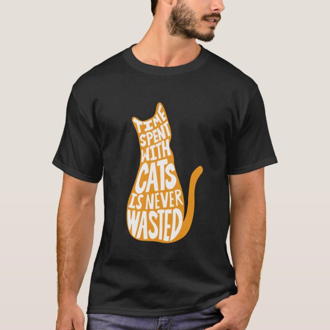 Camiseta O Tempo Passado Com Gatos Nunca É Perdido (Frente)