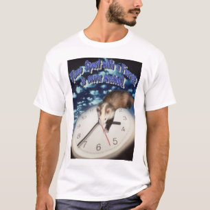 Camiseta O tempo passado com uma doninha é desperdiçado