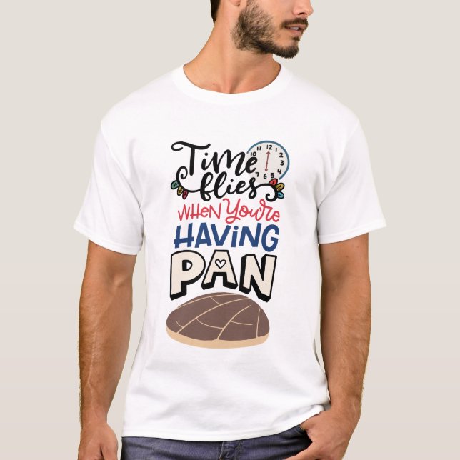 Camiseta O tempo voa quando você está tendo um plano (Frente)