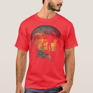 Camiseta O Trekking À Noite Leva Uma Lua De Aquarela Em