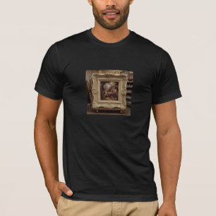 Camiseta O Tribunal da Fábula – Arte Gótica Refinada
