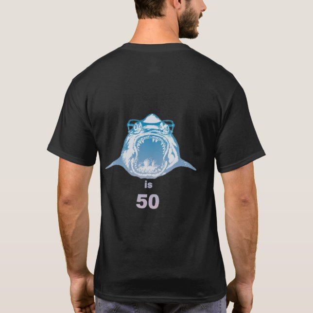 Camiseta O tubarão famoso é 50 (T-Shirt preto) (Verso)