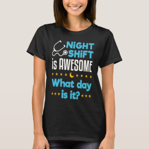 Camiseta O Turno Noturno É Incrível Que Dia É Enfermeira?