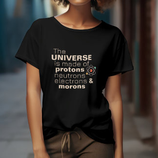 Camiseta O Universo Prótons, Nêutrons, Elétrons e Tolos
