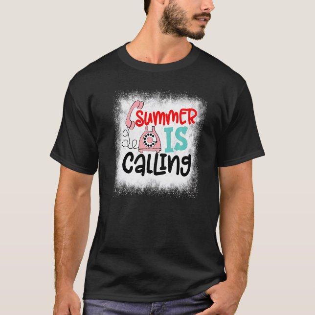 Camiseta O Verão Sangrento Está Chamando Professora No Dia  (Frente)