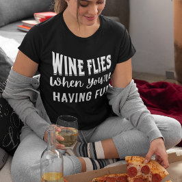 Camiseta O vinho voa quando você está se divertindo