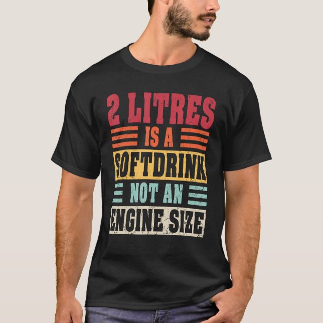 Camiseta O volume de 2 litros por litro é uma bebida mole (Frente)