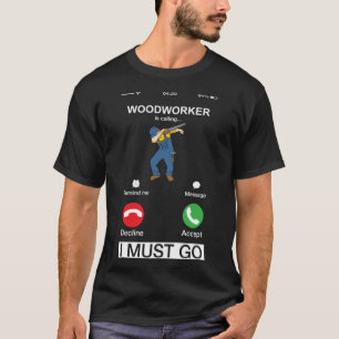 Camiseta O Woodworker Está Ligando E Eu Tenho Que Ir Para O