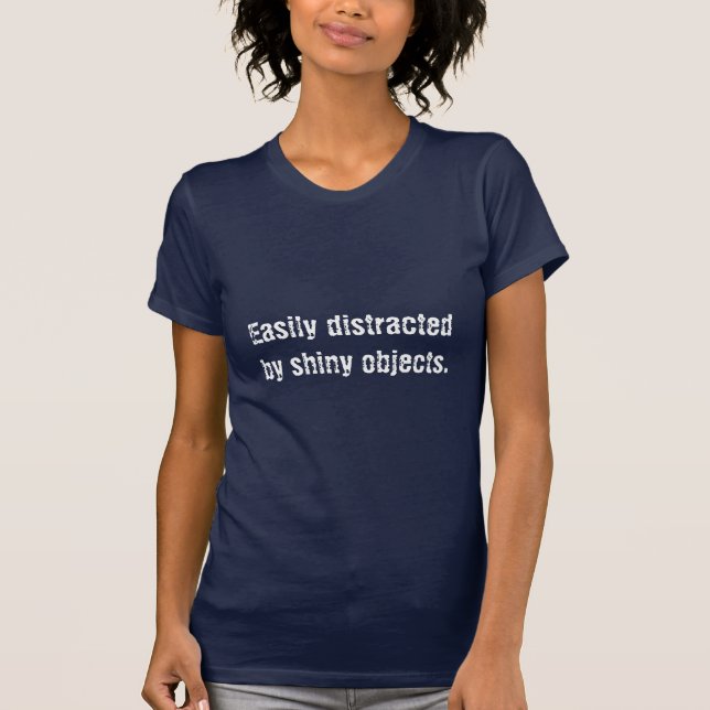 Camiseta Objetos brilhantes facilmente distractedby (Frente)