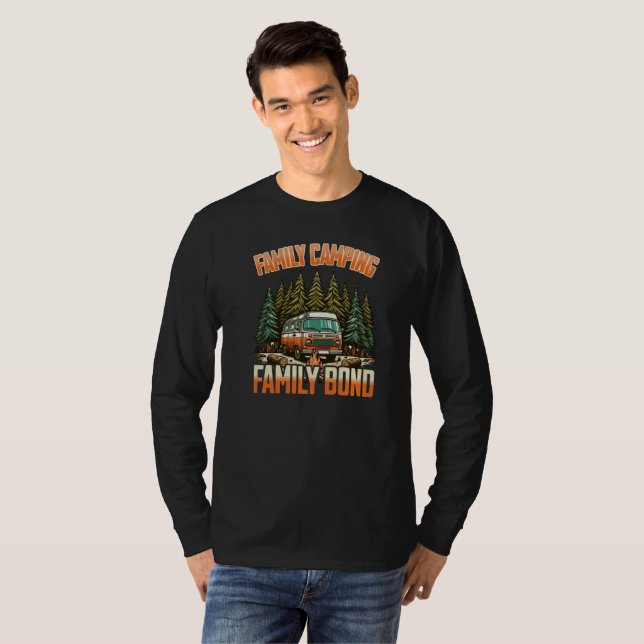Camiseta Obrigação de Camping Familiar: Diversão Externa e  (Frente Completa)