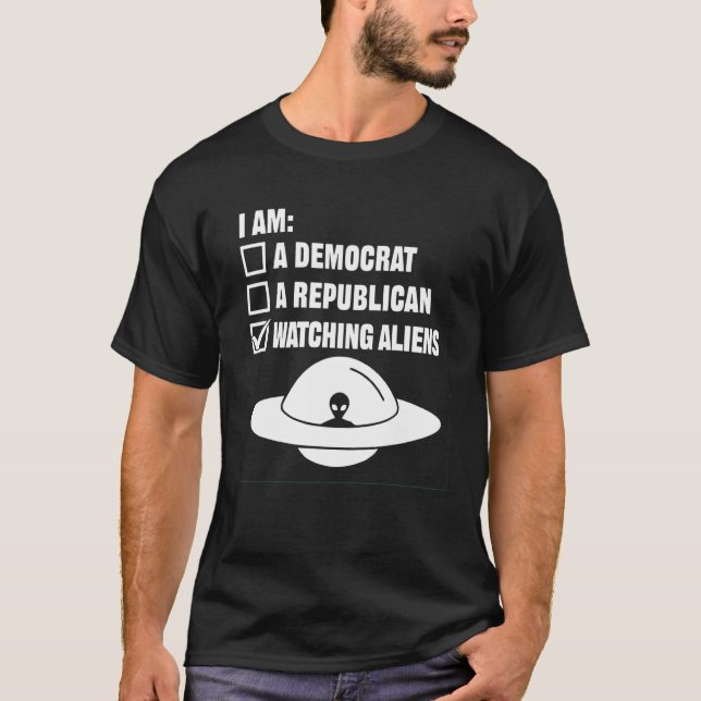 Camiseta Observando Aliens No Navio Espacial Extraterrestre (Frente)