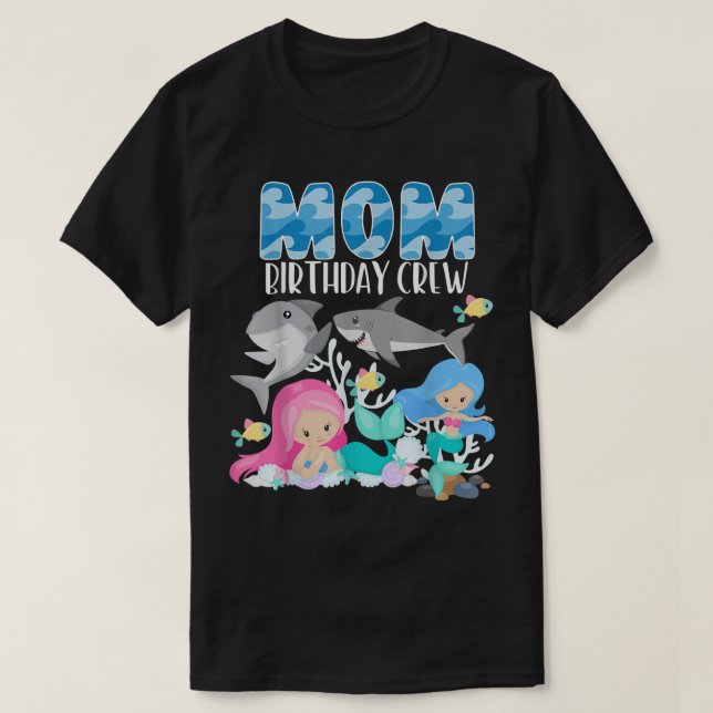 Camiseta Ocean Sharks and Mermaids Mom Birthday Crew Sea Bd (Frente do Design)