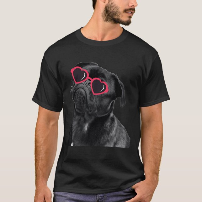 Camiseta Óculos de Coração de Pug Preto Fofo (Frente)