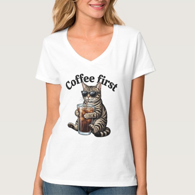 Camiseta Óculos de Sol de Gato Tabby Engraçado Café Primeir (Frente)