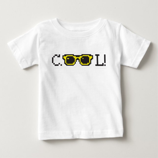 Camiseta Óculos de Sol Pixel Typografia – Retro Y2K (Frente)
