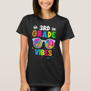 Camiseta Óculos de Sol Primeiro Dia do 3º Ano Vibrações Pro