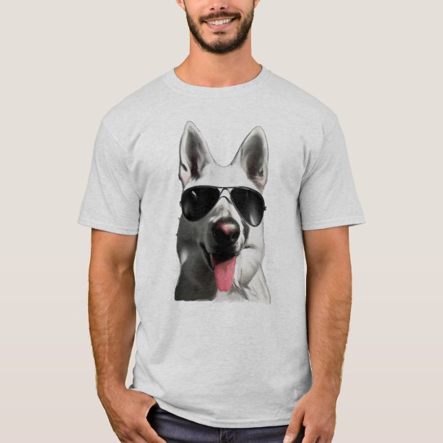 Camiseta Óculos de sol vesti de German shepherd branco (Frente)