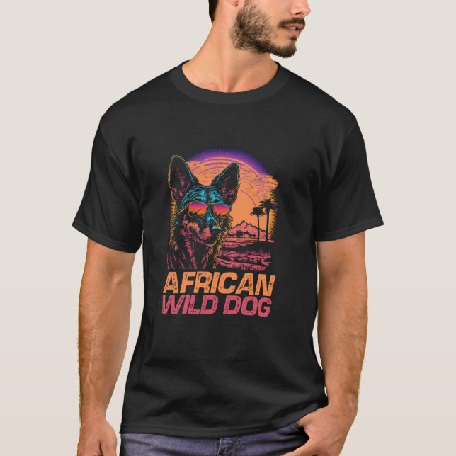 Camiseta Óculos Solares legal Retro Sunset Cão Selvagem Afr (Frente)