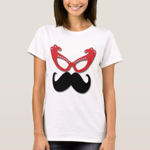 Camiseta óculos vermelhos com bigode