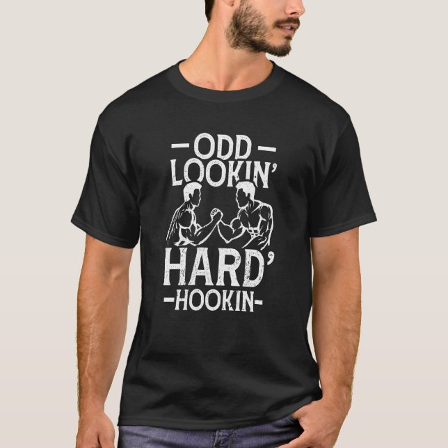 Camiseta Odd Lookin Hard Hookin Arm Wrestling (Frente)