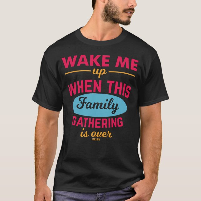 Camiseta Odeio reuniões familiares dizendo (Frente)