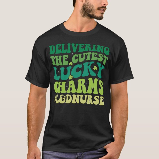 Camiseta Oferecendo A Enfermeira L&D Mais Sortuda E Com Rua (Frente)