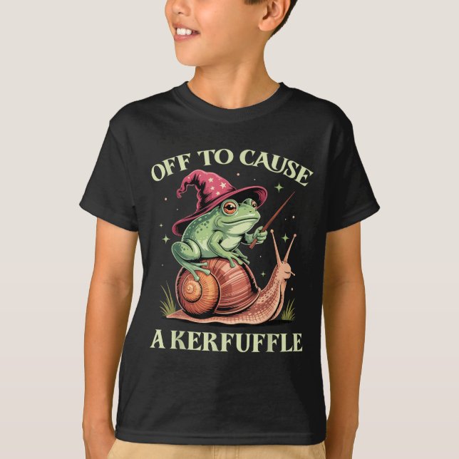 Camiseta Off To Cause A Kerfuffle Whimsical Wizard Frog Mem (Frente)