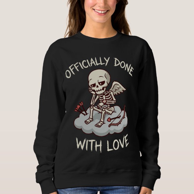 Camiseta Officially Done With Love Skeleton Cupid Design (Frente)