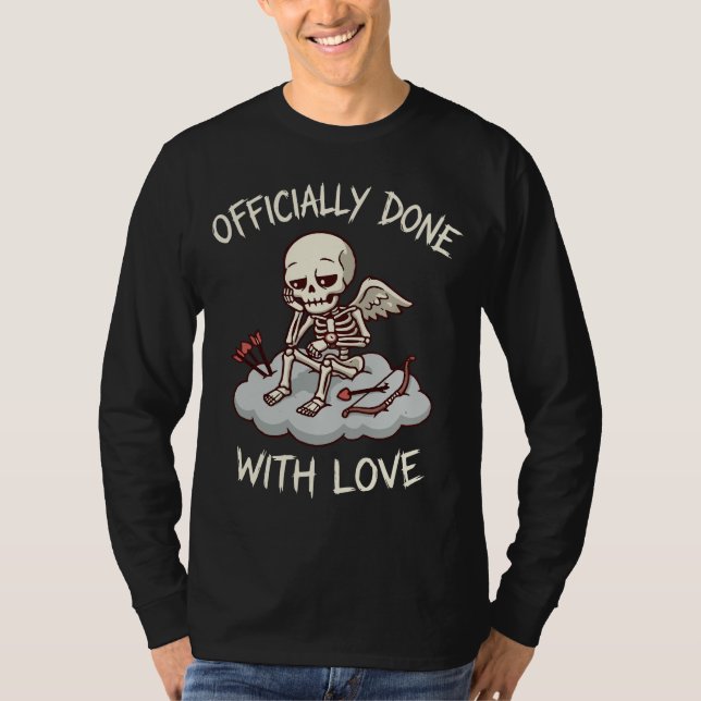 Camiseta Officially Done With Love Skeleton Cupid Design (Frente)