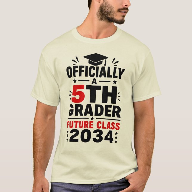 Camiseta Oficialmente um aluno do 5º ano - Turma de 2034 (Frente)