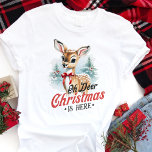 Camiseta Oh Deer Christmas Está Aqui Retro Christmas<br><div class="desc">Abraçar a temporada de férias com esta adorável camisa de Natal "Oh Deer, O Natal Está Aqui". Com um veado bonito vestido de férias com sotaques festivos, esta camisa adiciona um toque lúdico e nostálgico ao seu guarda-roupa de férias. Perfeito para as reuniões de Natal, dias de inverno confortáveis, ou...</div>