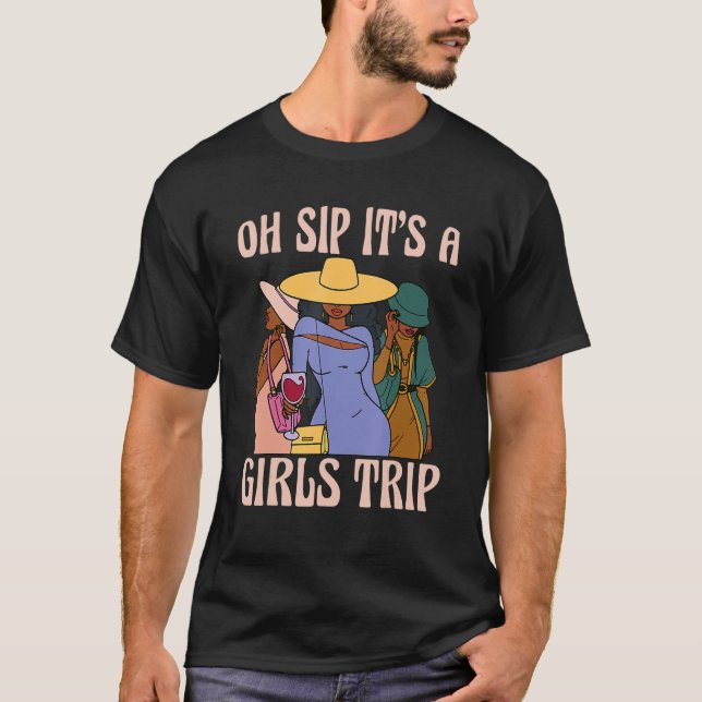 Camiseta Oh Sip It's A Girls Trip Black Women African Wine  (Frente)