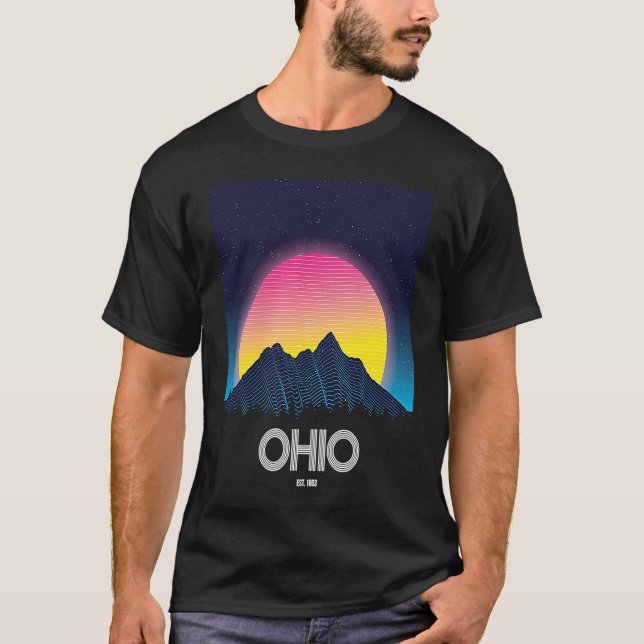 Camiseta Ohio Retro Vintage Mountain Grid 80s 90s (Frente)