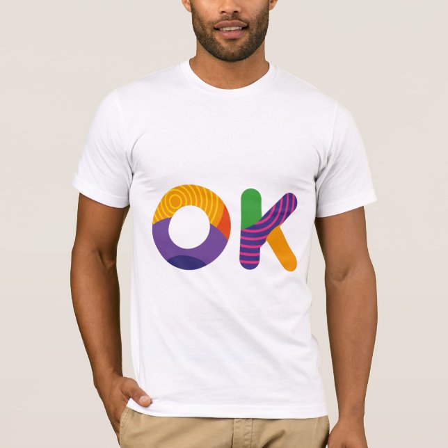 Camiseta OK texto colorido engraçado (Frente)