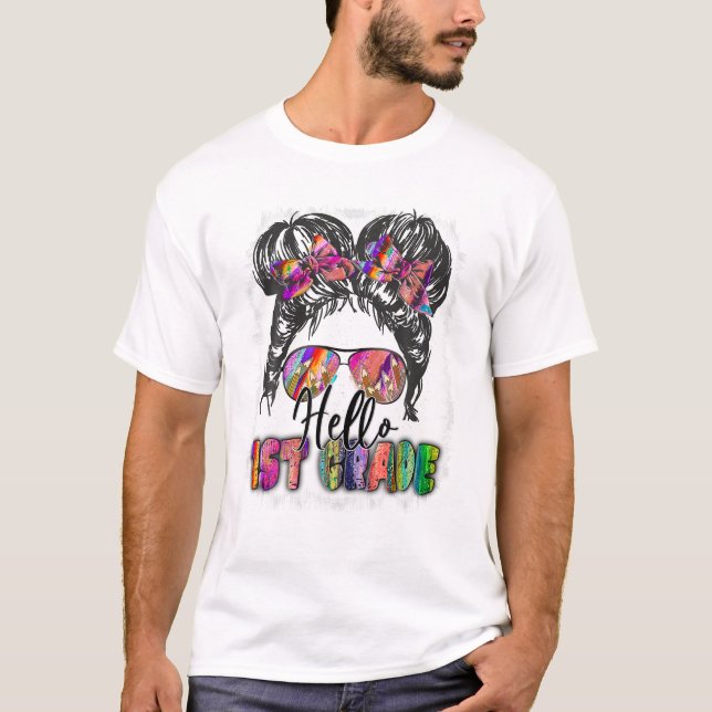 Camiseta Olá, coque de cabelo desgrenhado da 1ª série (Frente)