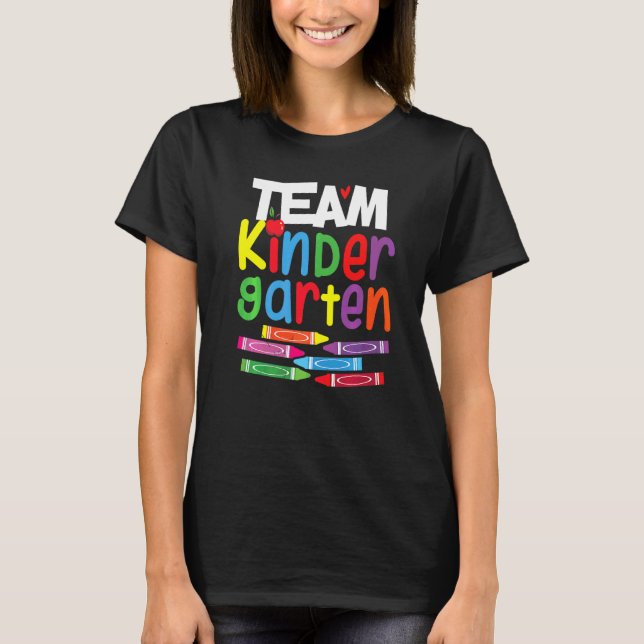 Camiseta Olá Equipe de Jardim de Infância Esquadrão de Lápi (Frente)