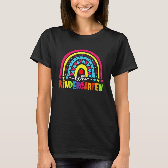 Camiseta Olá Equipe de Jardim de Infância Kinder De Volta à (Frente)