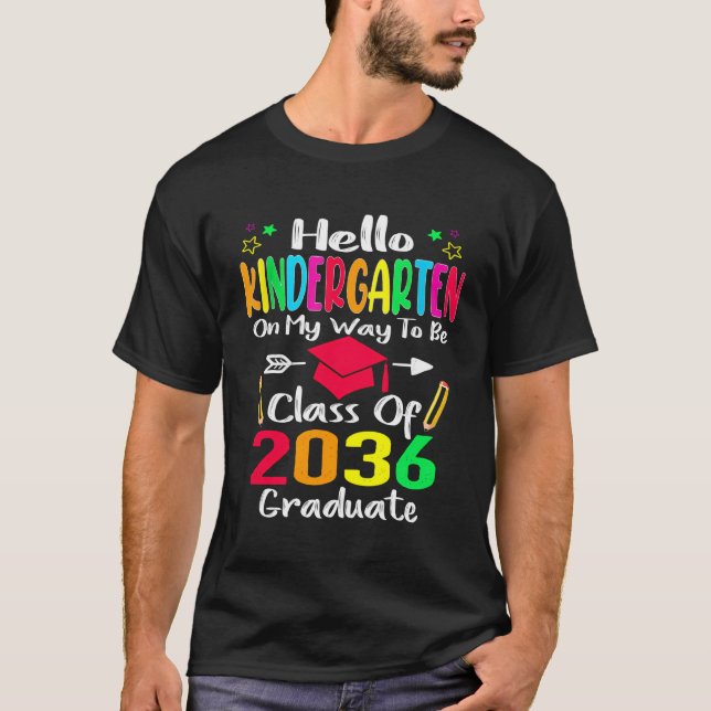 Camiseta Olá, Jardim De Infância De Volta À Classe De 2036  (Frente)