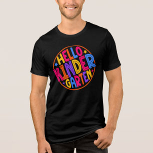 Camiseta Olá Jardim de Infância Emblema Redondo Volta às Au