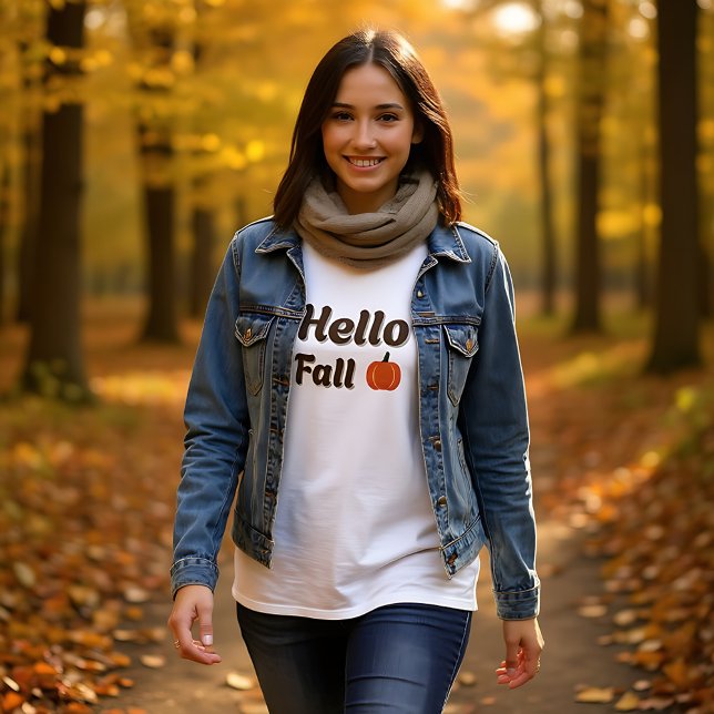 Camiseta Olá outono - Design de outono de Pumpkin (Fall outfit with "Hello Fall" design and rustic autumn charm)